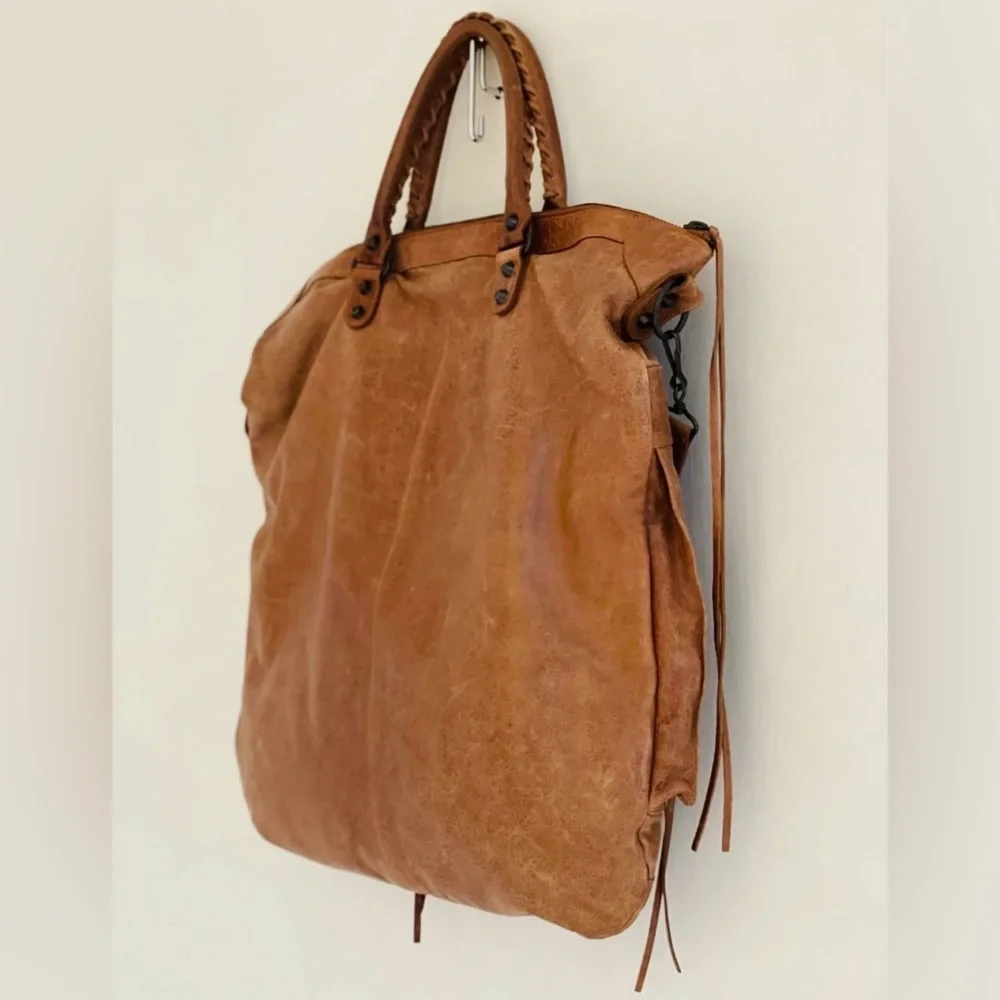 Balenciaga Classic Arena Y2K Leather Tote - Picture 3 of 15